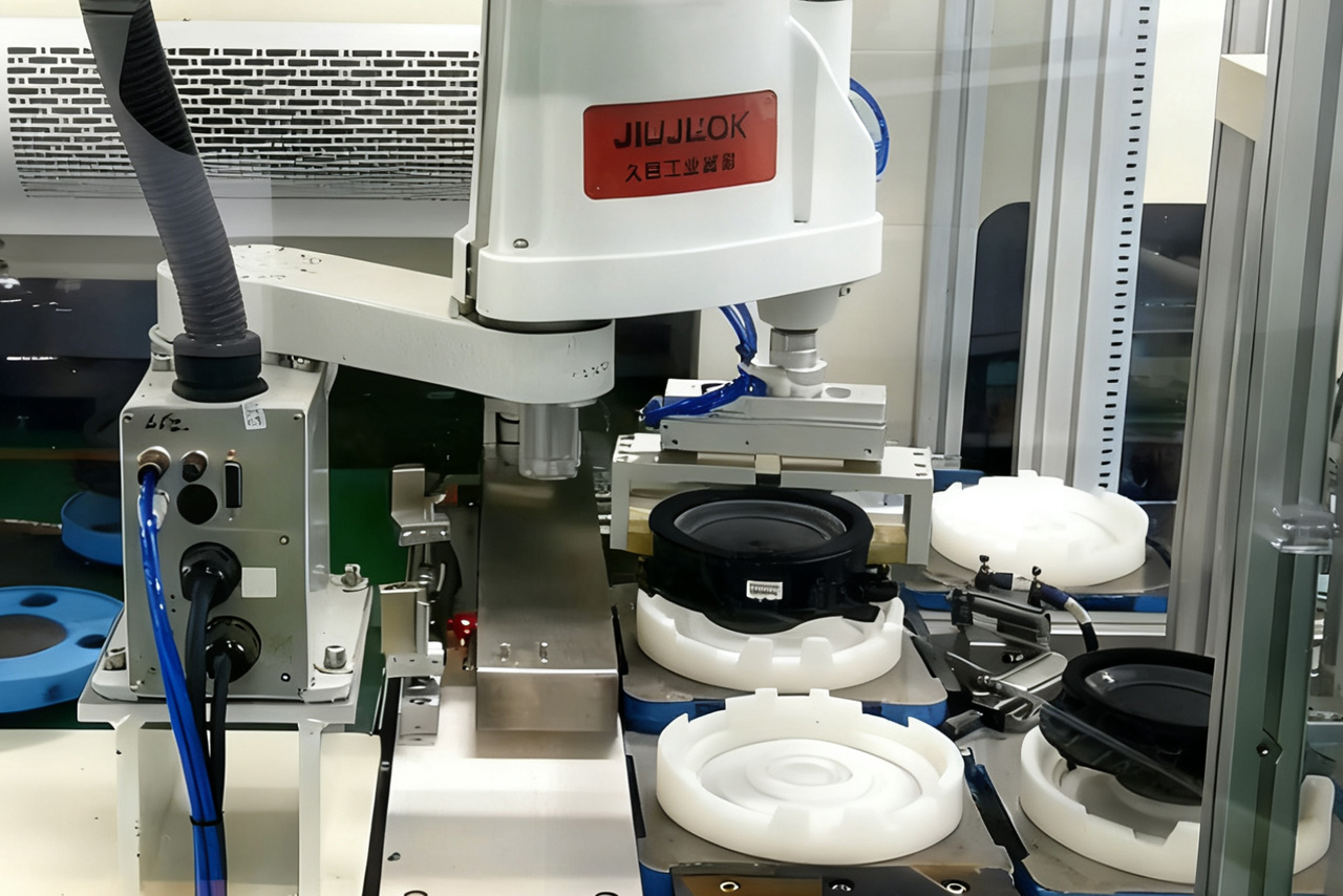 지우주 자동화-스피커 자동화 라인-로봇 자동 로딩